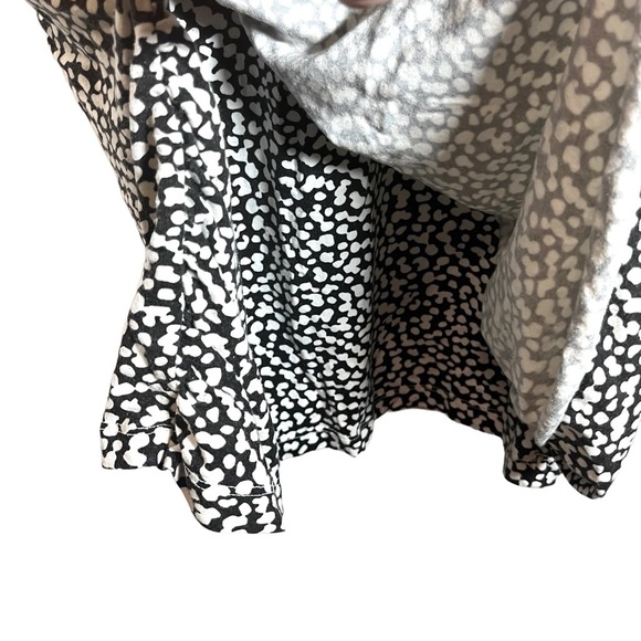 A Pea in the Pod Maternity Black & White Abstract Print Tank Size Small - Picture 4 of 5